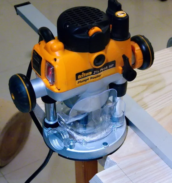 Image of a fixed base wood router